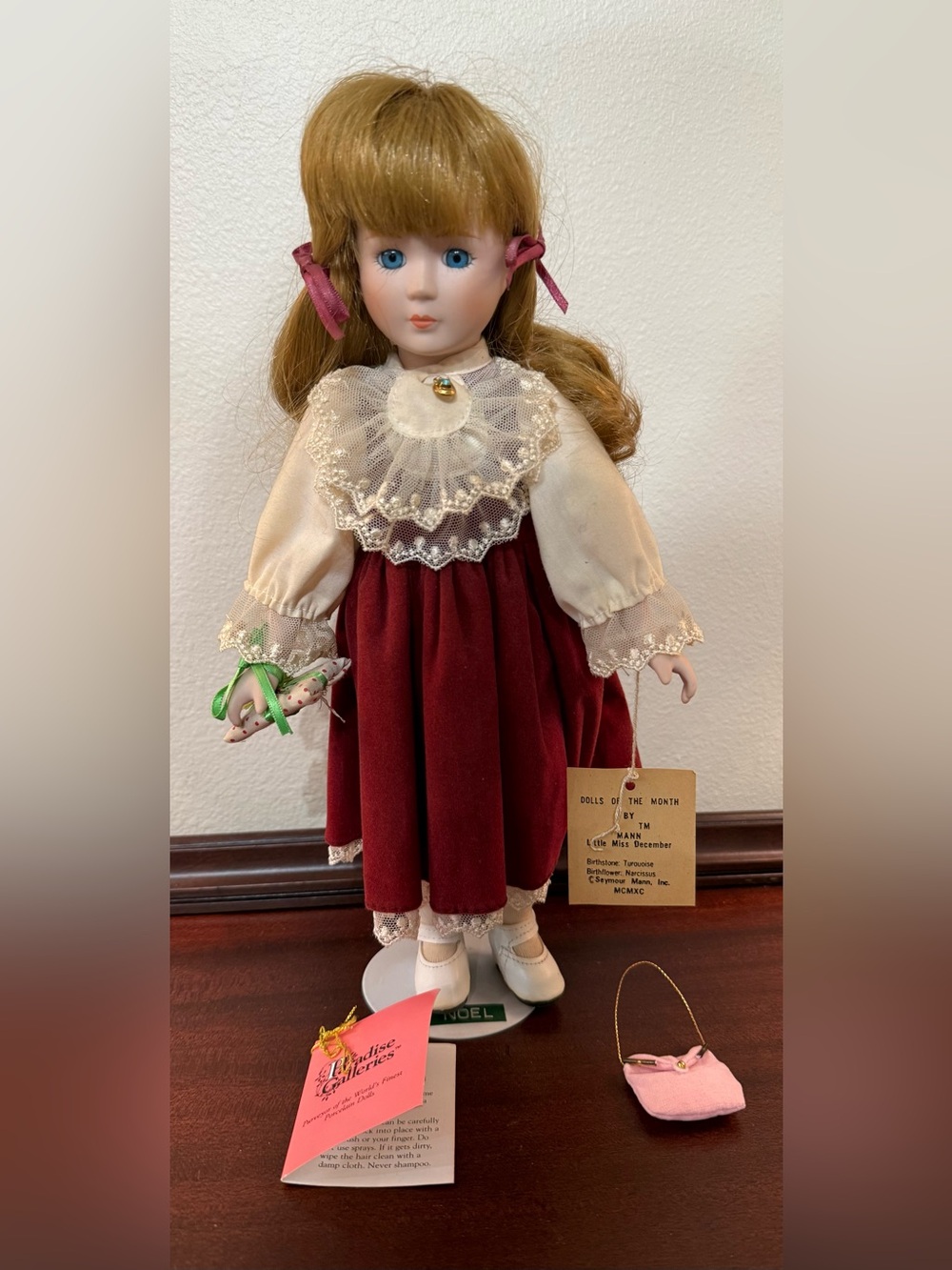 Paradise Galleries Treasury Noel 16 in Porcelain Doll.